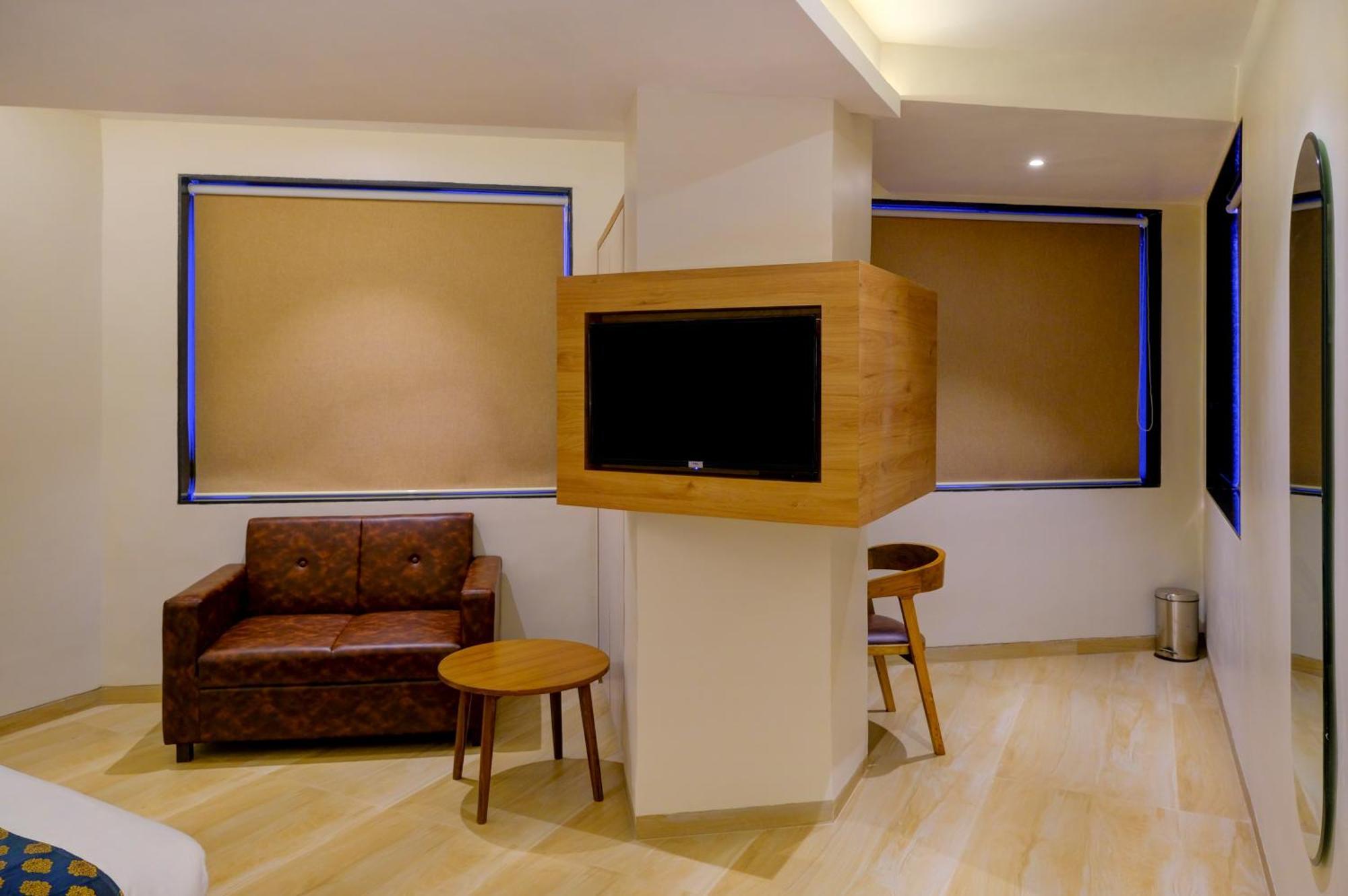 Metropolis Business Hotel パナジ エクステリア 写真
